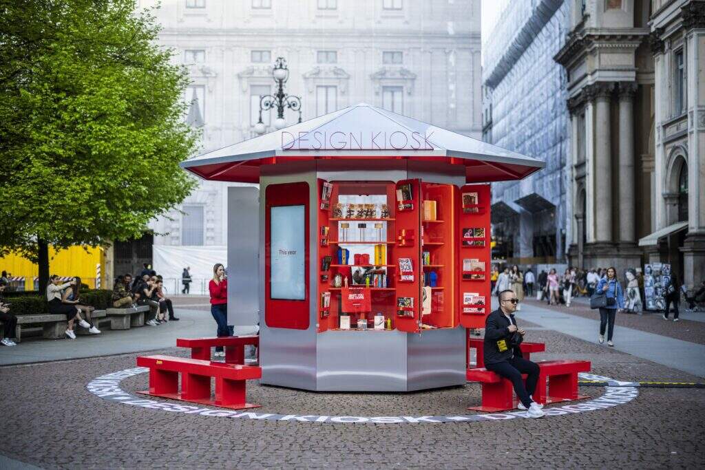 Salão do Móvel de Milão: Design Kiosk onde acontecem conversas com arquitetos e designers
