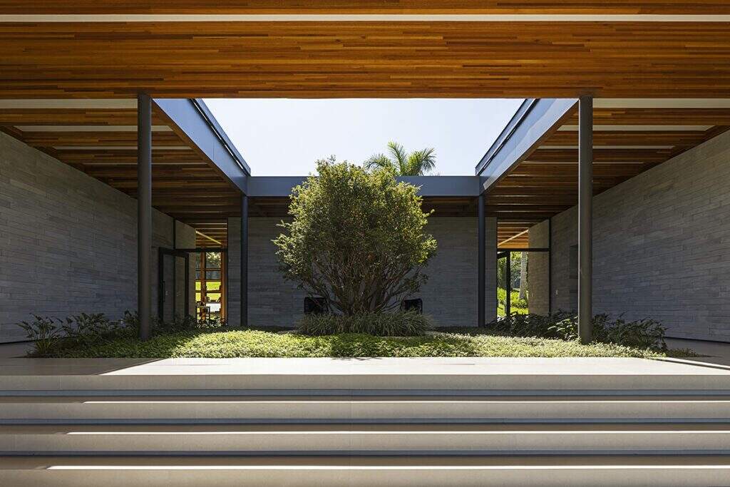 Luiz Paulo Andrade - casa com pátio interno tem ambientes arejados - foto2