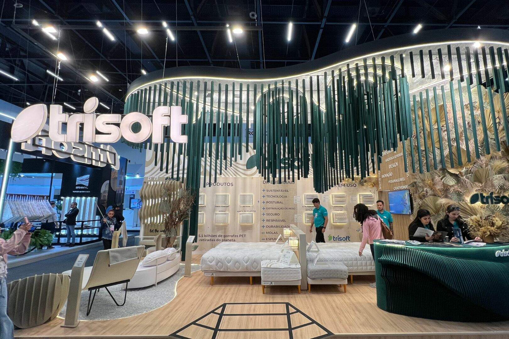 Trisoft - revestimentos de parede, móveis e iluminação