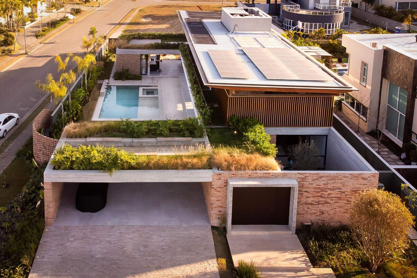 Paisagismo e piscina exuberante: cada detalhe expressa sofisticação
