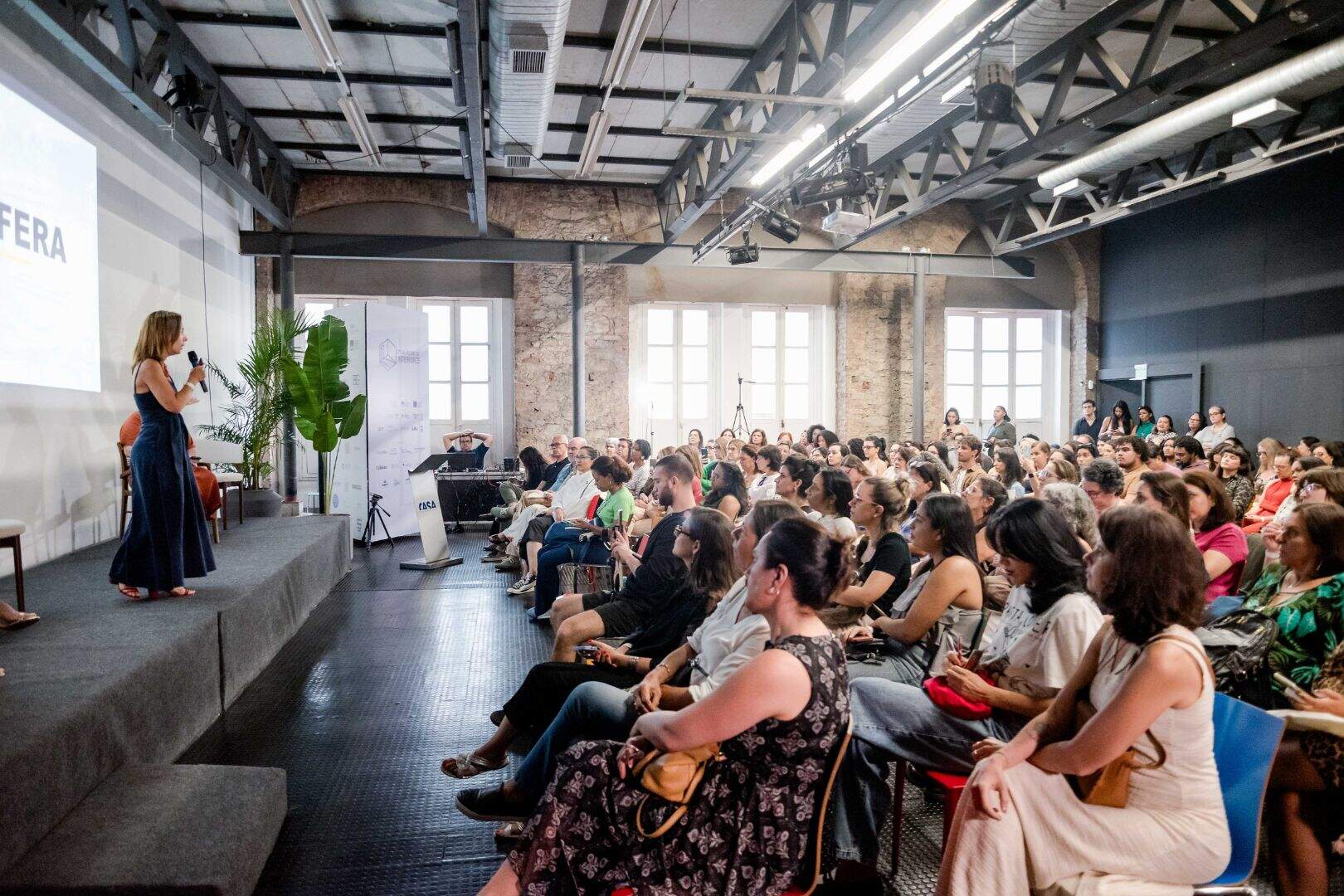 Debates e mesas-redondas do 2º Salão Rio de Interiores abordaram temas como inteligência artificial, sustentabilidade e colecionismo
